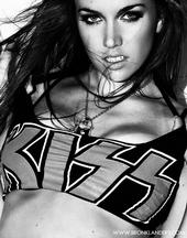 liv boeree kiss
